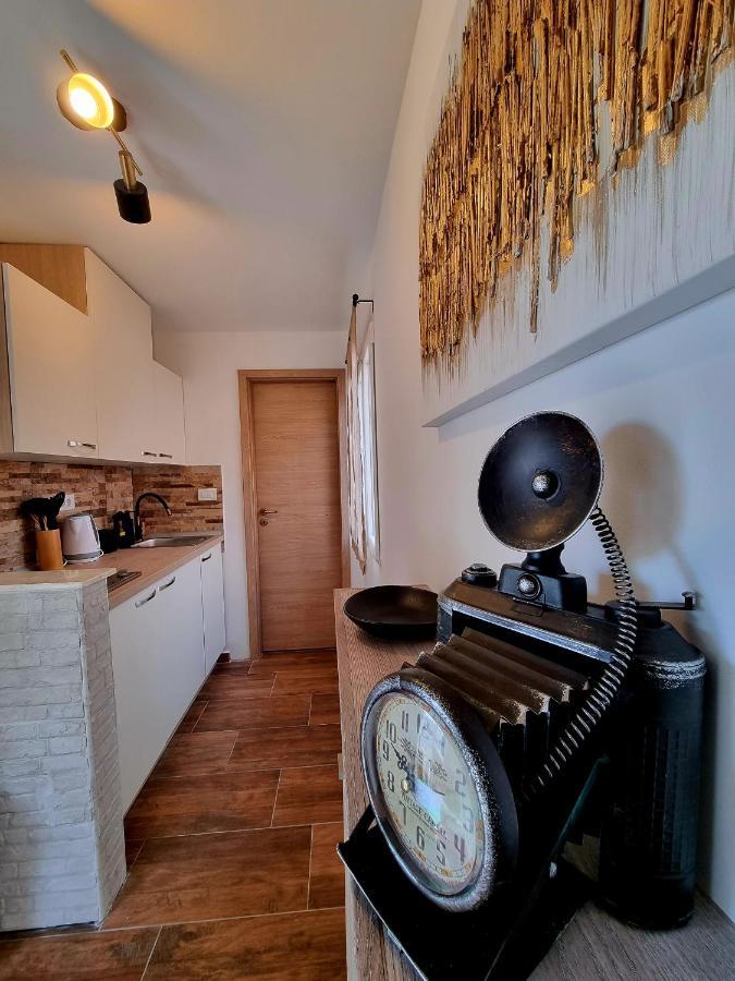 Retro Chic Apartment Pula