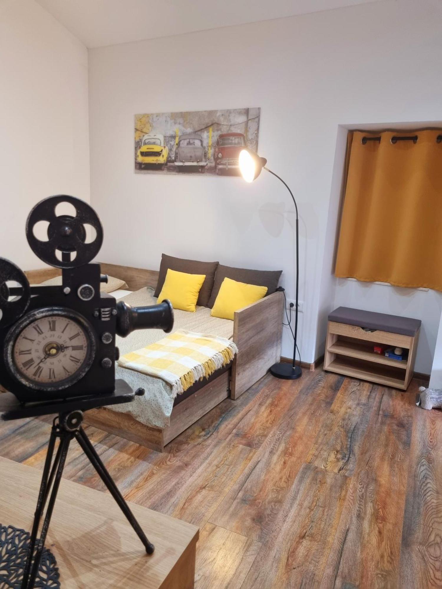 Retro Chic Apartment *