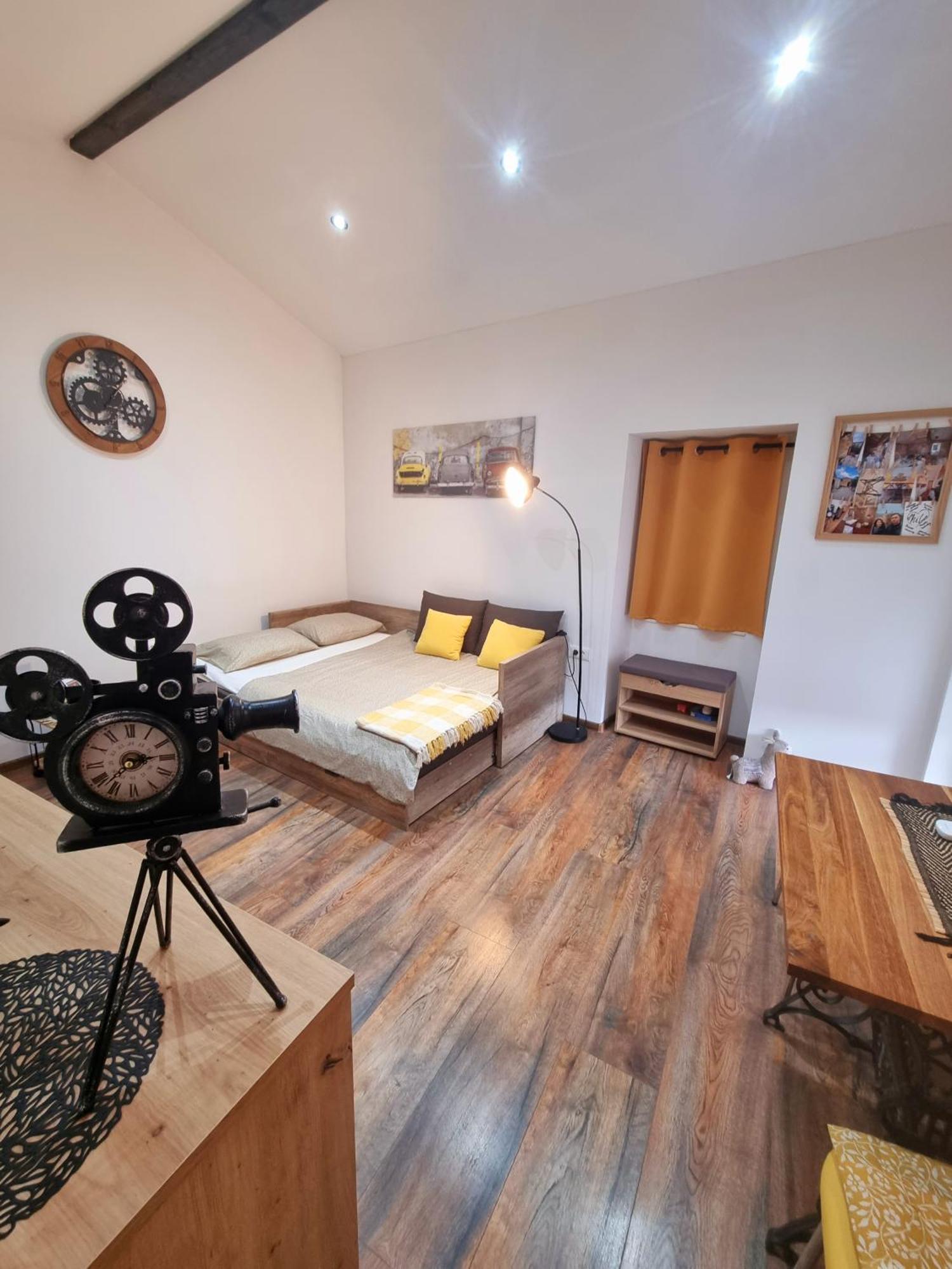 Retro Chic Apartment Pula